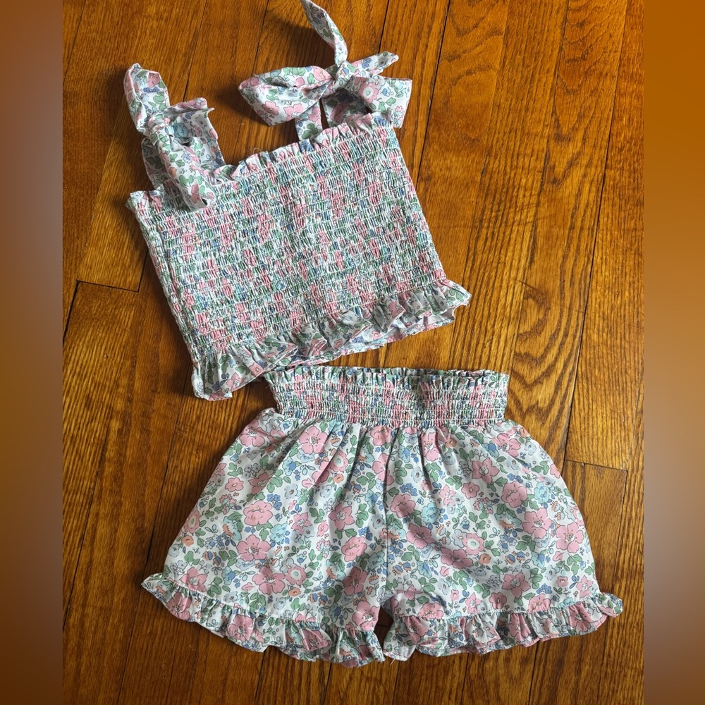 Cecil and Lou girls Floral Smocked Top and Shorts Set 3T